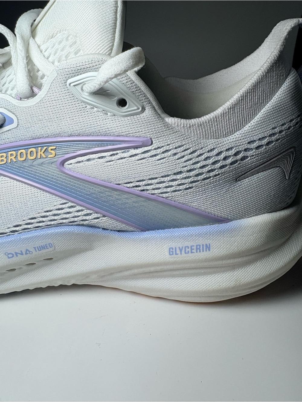 Brooks Glycerin 22 Women’s White Running Shoes with Iridescent Purple-Blue - Picture 7 of 16